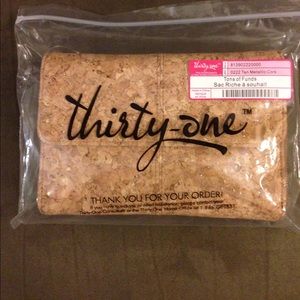 Thirty-one tons of funds metallic cork Tan